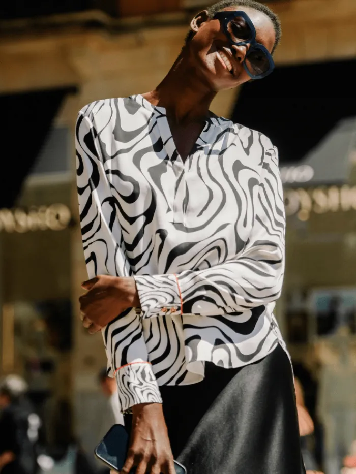 herzens_angelegenheit_wom_0-9.webp Herzen’s Angelegenheit Tops | Luxury Gifts^Women's Silk Monochrome Patterned Tunic Blouse