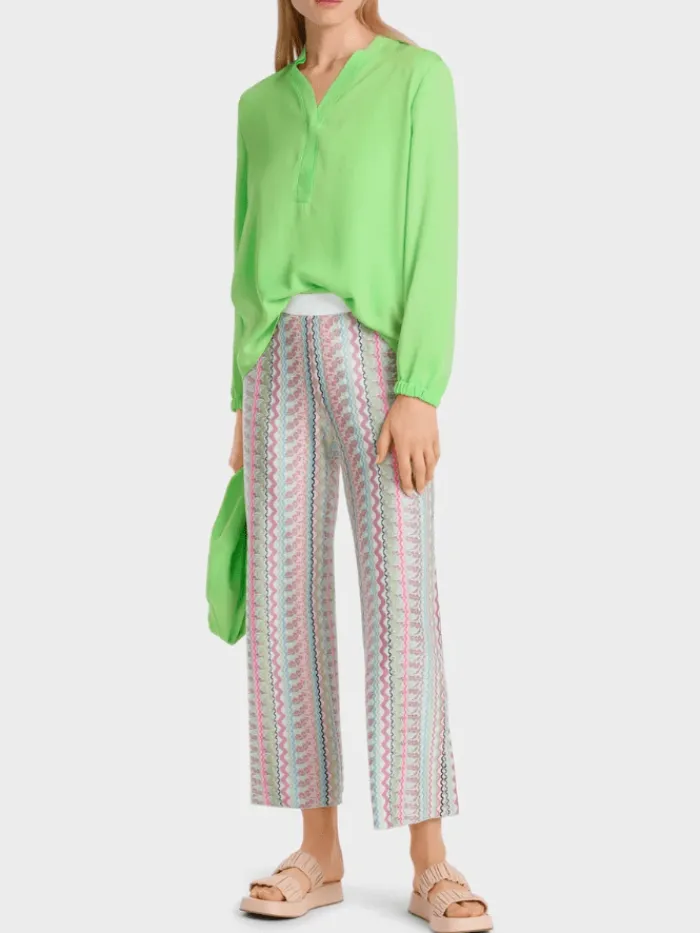 marc_cain_additions_blous_4-2.webp Marc Cain Additions Tops | Gifts Under £100^Blouse With V Neck In Apple Green WA 51.03 W39 COL
