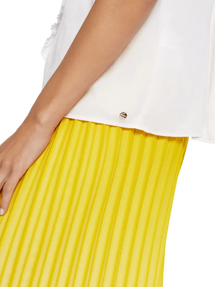 marc_cain_collections_off_4.webp Marc Cain Collections Tops | Gifts Under £100^Off White Top With Ruffle Detail WC 61.13 W39 CO
