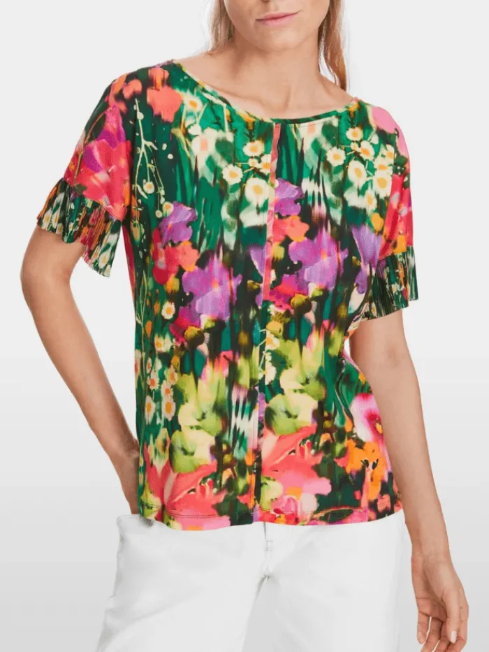 marc_cain_collections_top_6.webp Marc Cain Collections Tops | Gifts Under £250^Top With Pleated Sleeves XC 48.27 J04 COL 558