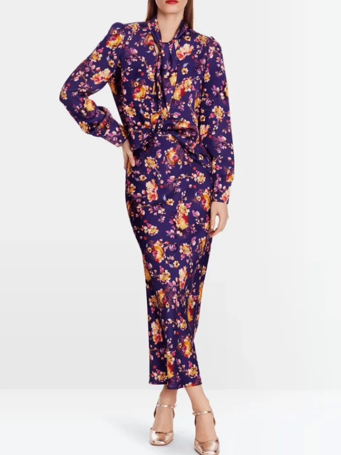 marc_cain_glam_flared_blo_4.webp Marc Cain Glam Tops | Gifts Under £100^Flared Blouse With Floral Print XG 51.01 W07 COL 748