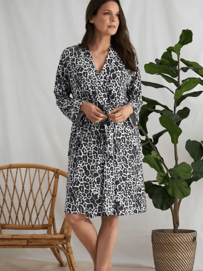 pretty_you_t_london_luxe__0.webp Pretty You London Gifts Under £50^Pretty You T London Luxe Leopard Kimono